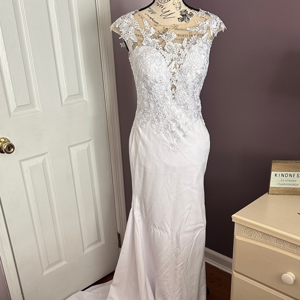 Elegant White Lace Wedding Dress